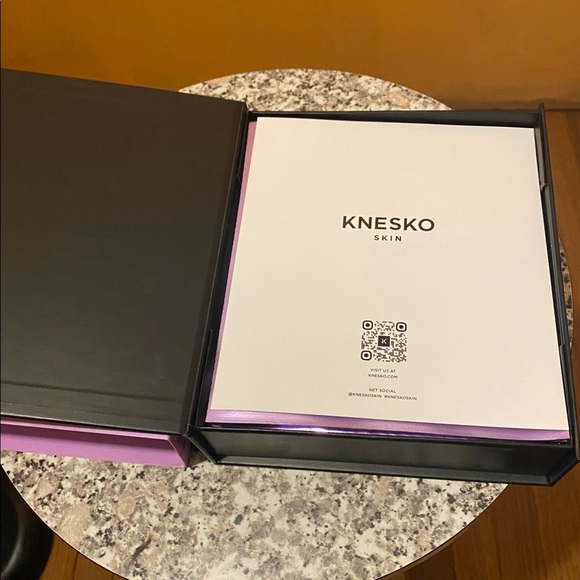 KNESKO Face Mask Bundle - Picture 2 of 3